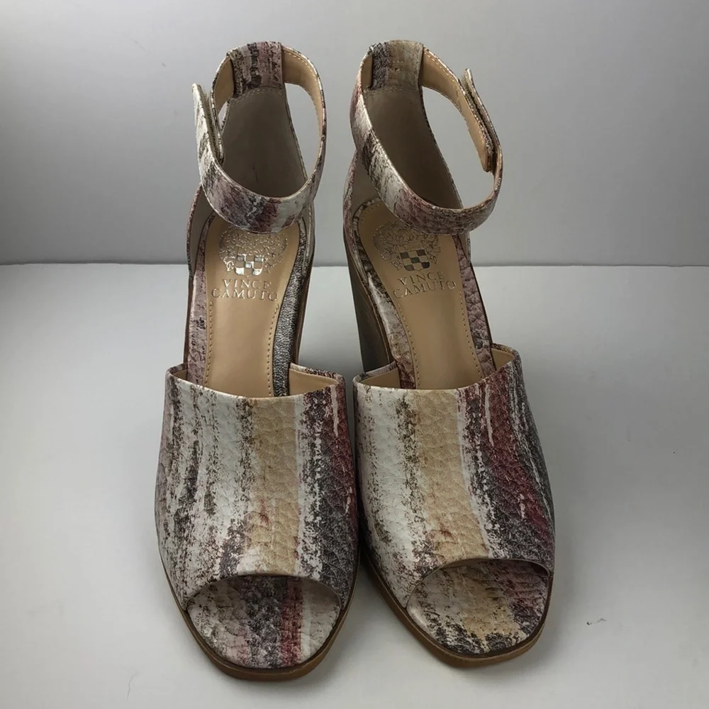 NEW Vince Camuto Deedriana Peep Toe Wedges 8